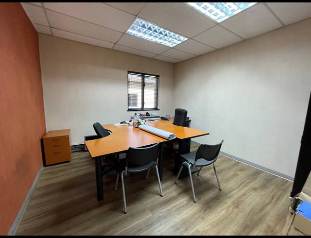 257M² OFFICE FOR SALE IN LYME PARK